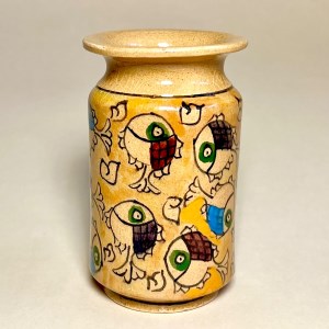 جاقلمی استوانه لبه‌دار سفالی نقاشی زیرلعابی ماهی خردلی