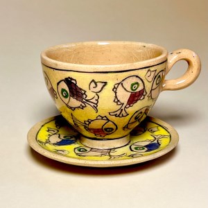 فنجان نعلبکی چای سفالی نقاشی زیرلعابی ماهی زرد