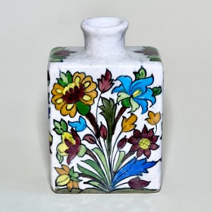 چای دان/گلدان سفالی زمینه سفید نقاشی زیرلعابی گل و بوته