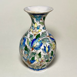 گلدان سفالی گرد گردن باریک لبه‌دار نقاشی زیرلعابی روی سفال