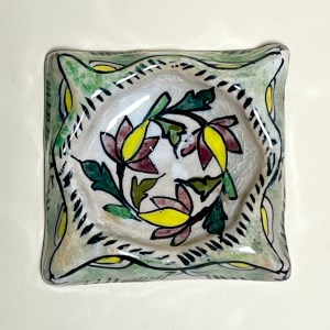 زیرسیگاری قدیمی سفالی نقاشی گل و بوته زیرلعابی 