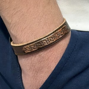 دستبند چرم و مس قلم زنی ریزه قلم