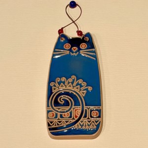 آویز سفالی نقش برجسته گربه تکی آویز سفالی نقش برجسته گربه تکی